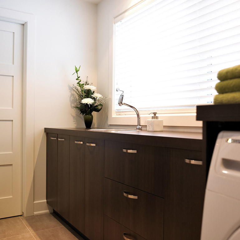 Cuisines Beauregard |Sink area with a laminate countertop in a contemporary style laundry room